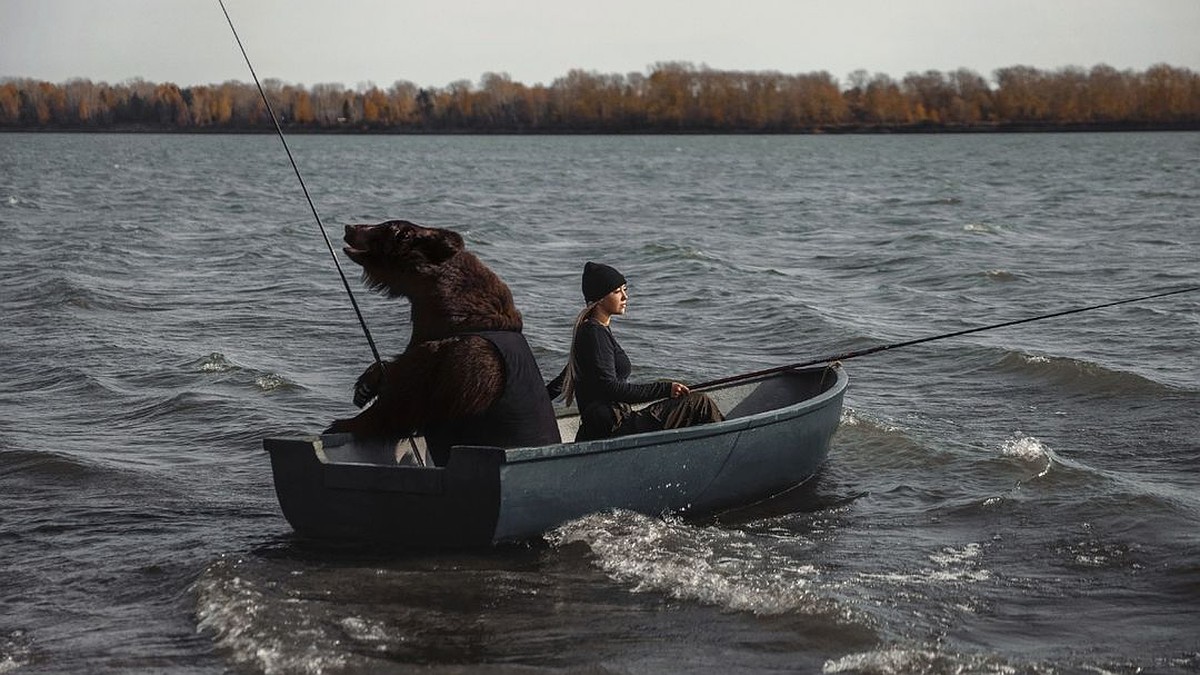 медведи с удочкой на рыбалке