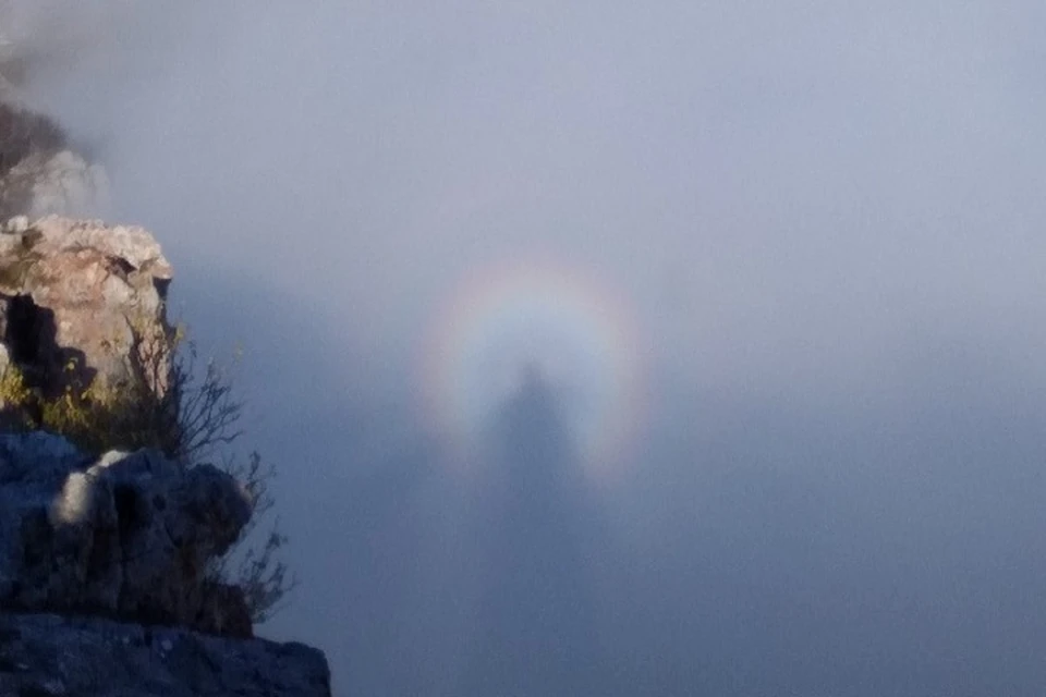 Туристы на плато Ай-Петри запечатлели Брокенского призрака. Фото: Подслушано Ялта / ВКонтакте
