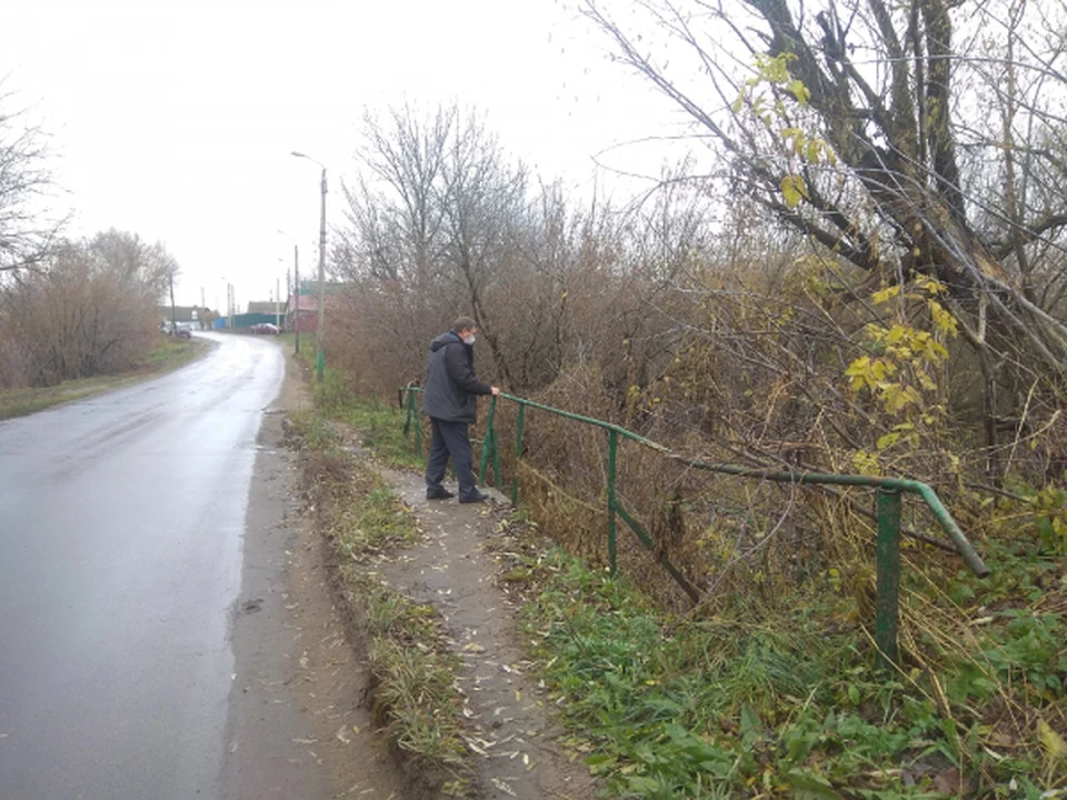 Орловцы пожаловались чиновникам на провалившийся участок моста в Мценске. Фото: ОНФ Орловской области