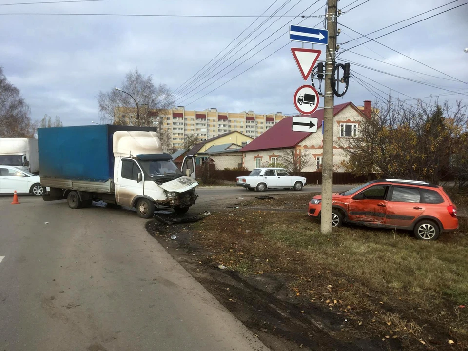 Авария произошла 11 ноября на улице Широкой