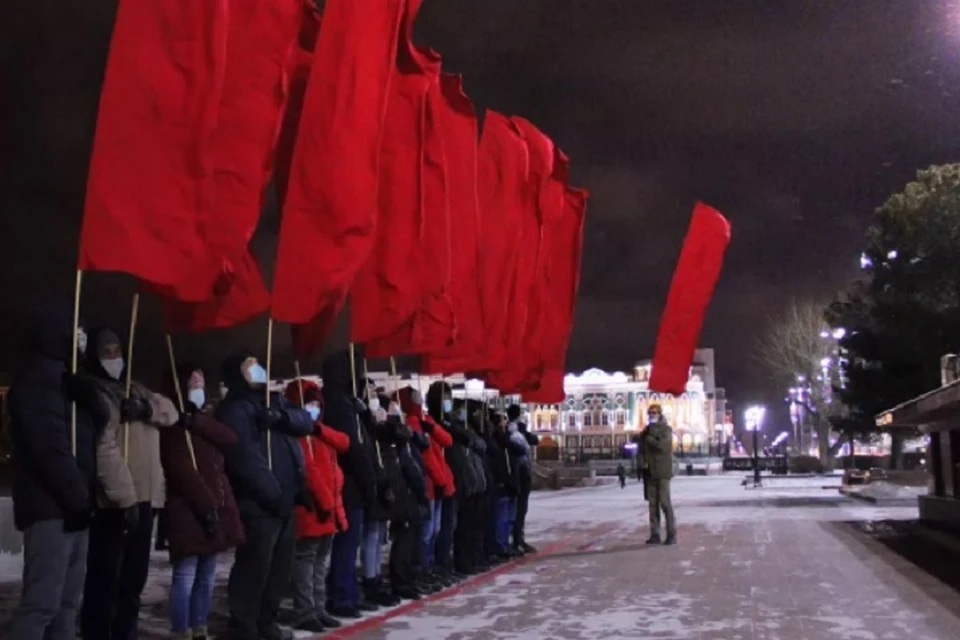 Активисты "оживили" Краснознаменную группу. Фото: организатор акции