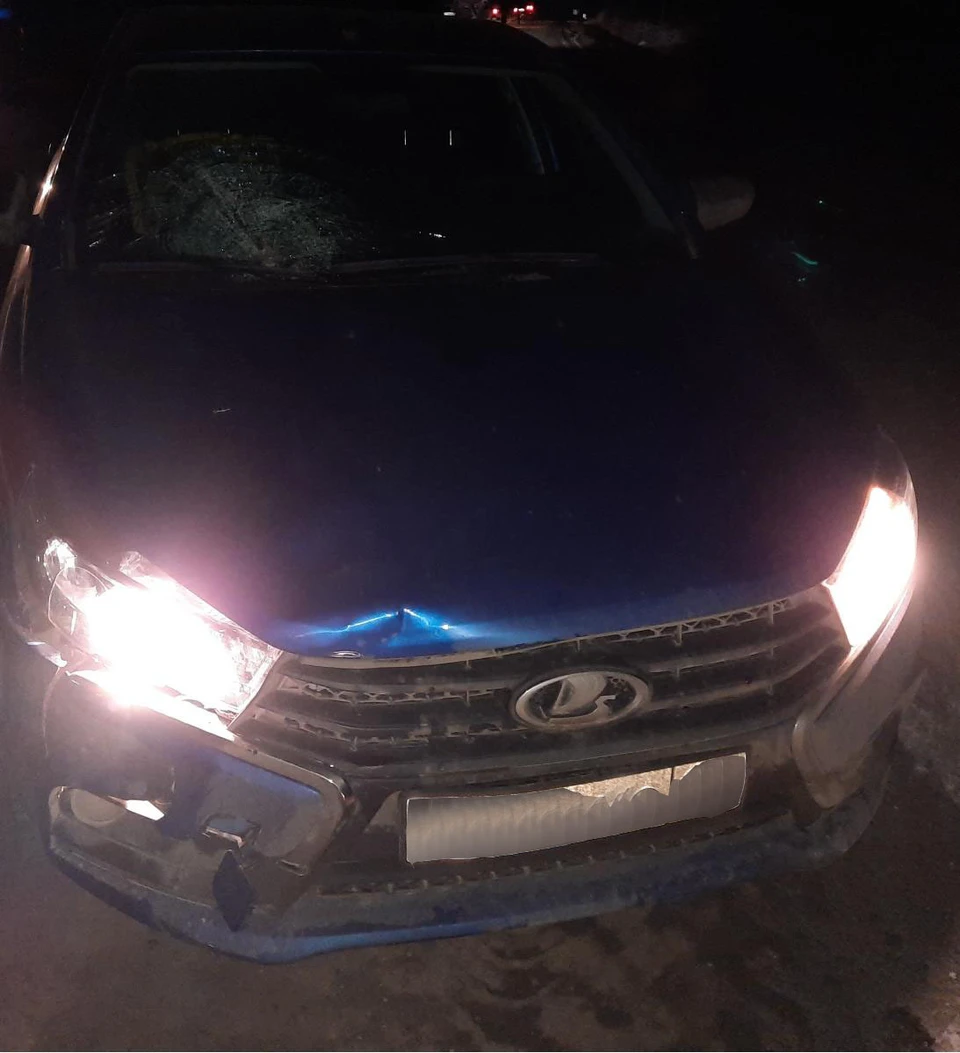 Идущую по трассе девушку сбил автомобиль недалеко от Ижевска