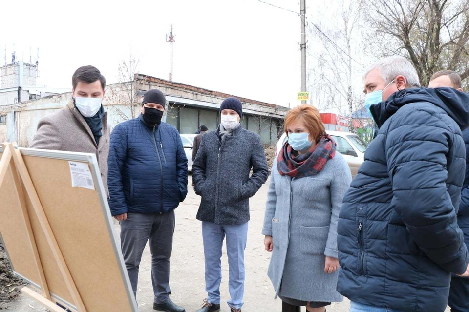 Елена Сорокина убедилась, что ремонт ведется без отставания от графика.
