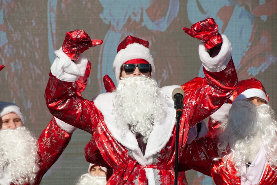 Деду Морозу запрещено приходить позже 22:00. Фото: Ялтинская горадминистрация