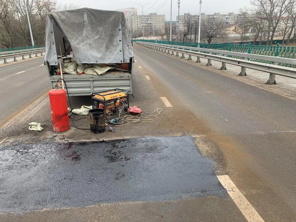 На мосту Дружбы опять идут дорожные работы. Фото: пресс-служба администрации Орла