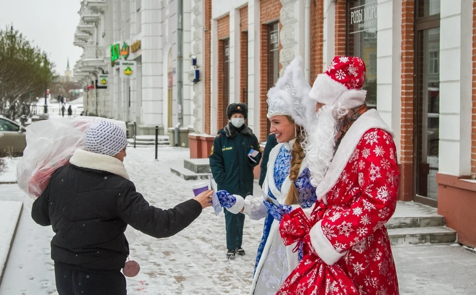 Санитарные врачи призывают омичей воздержаться от вызова Деда Мороза на дом.