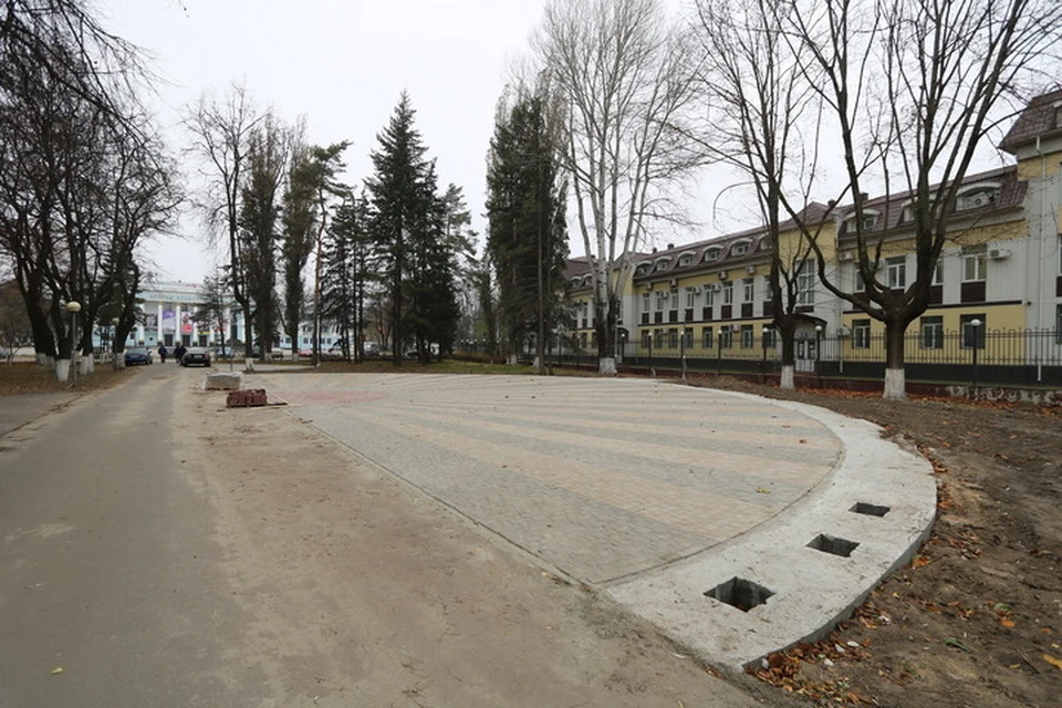 В сквере Павла Камозина в Брянске подготовили площадку под мемориал «Героям-летчикам земли Брянской».