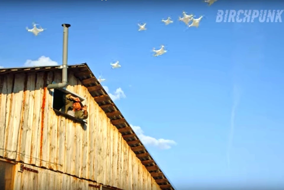 В кибер-панк ролике есть отсылка к фильму «Любовь и голуби». Фото: стоп-кадр с канала birchpunk.