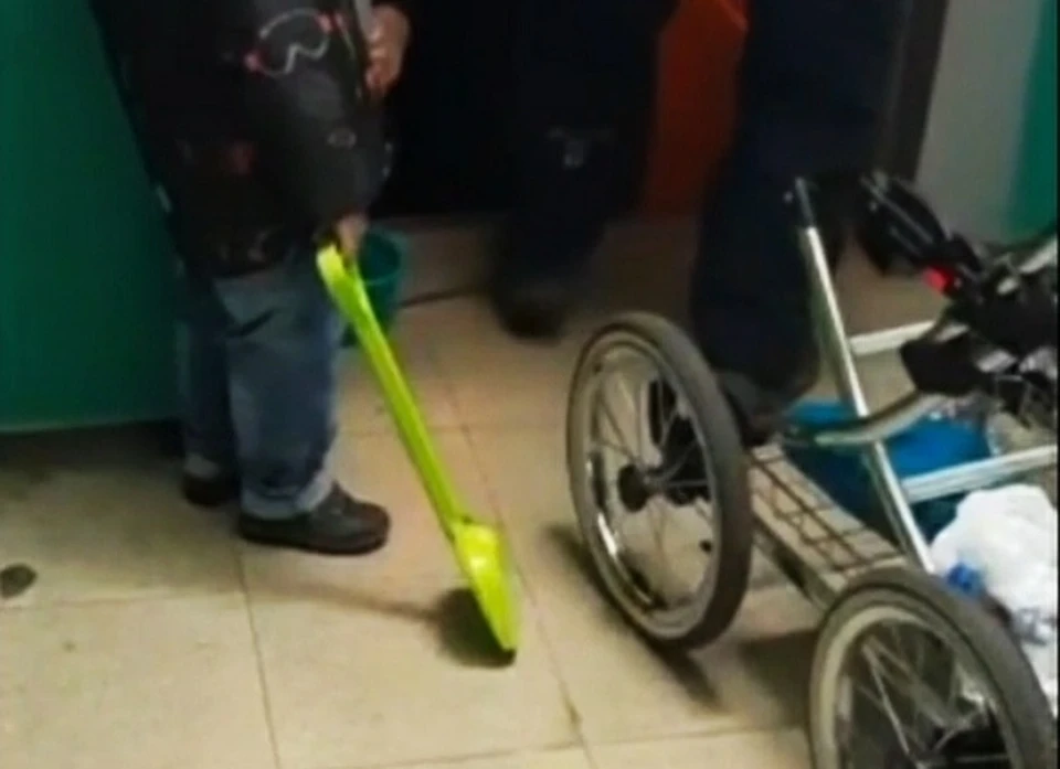 Внезапно кабина сорвалась и полетела вниз, едва не убив женщину