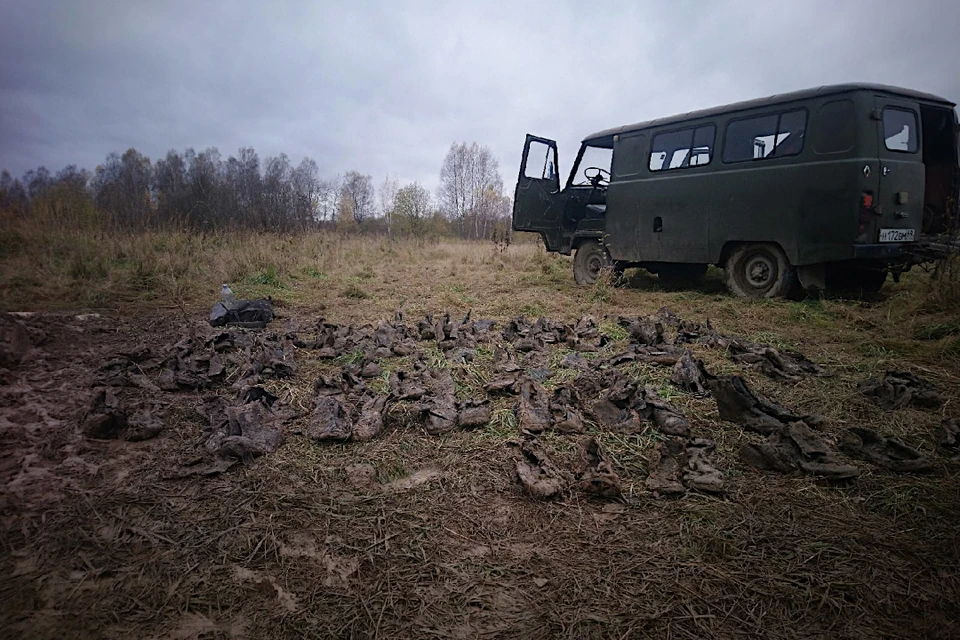 Найденные тверскими поисковиками сапоги солдат, павших в годы Великой Отечественной войны. Фото: группа в соцсетях Военно-патриотического центра «Подвиг» – ВК/podvig_tver.