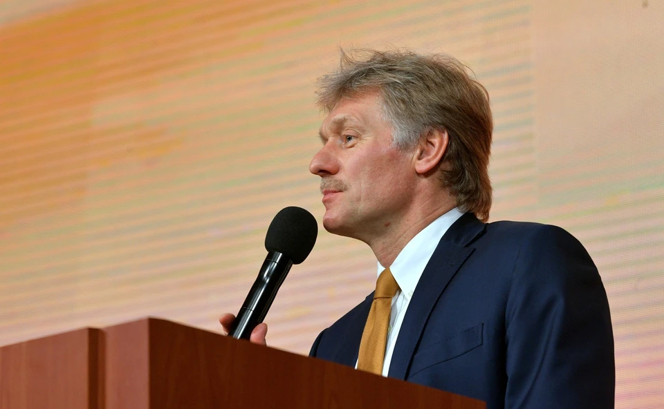 Песков отметил, что президент РФ хочет дождаться завершения всех юридических вопросов голосования в США.