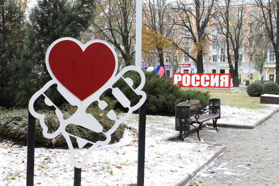 Ночные заморозки и дневные осадки при околоминусовых температурах делают дорогу опасной для автомобилистов и прохожих