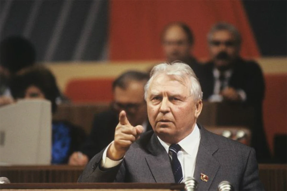«Борис, ты не прав! Твоя энергия не созидательная, а разрушительная!» - сказал Лигачев Ельцину в 1988 году. Фото: Алексей БОЙОВ/РИА Новости