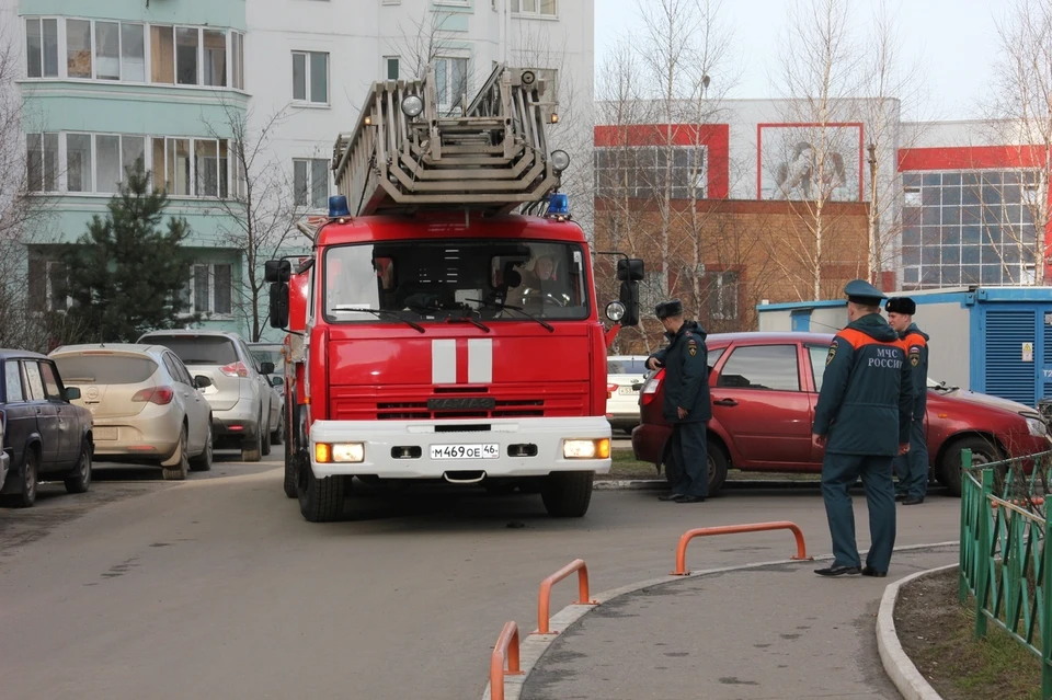 Жильцы начали тушить пожар самостоятельно, но не справились