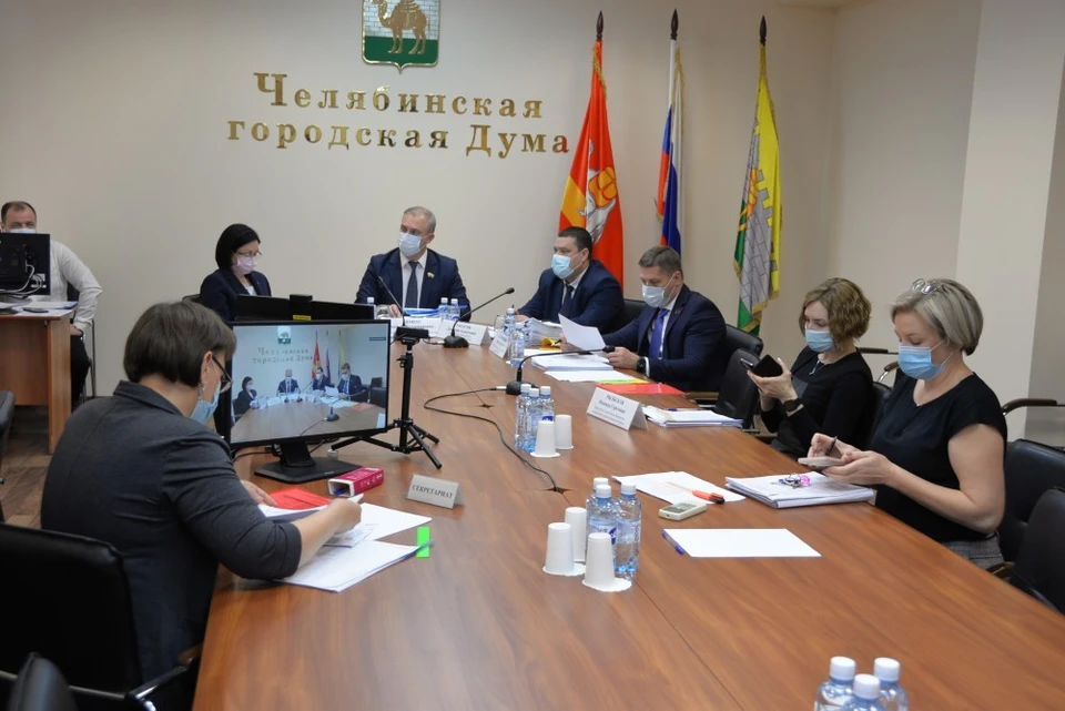 Депутаты гордумы Челябинска приняли решение о повышении зарплат бюджетникам и чиновникам. Фото: пресс-служба Челябинской городской Думы