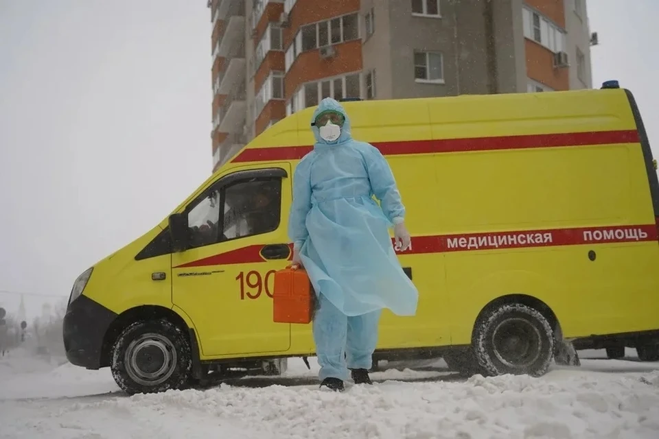 С теми, кто болеет дома, всегда на связи врачи.