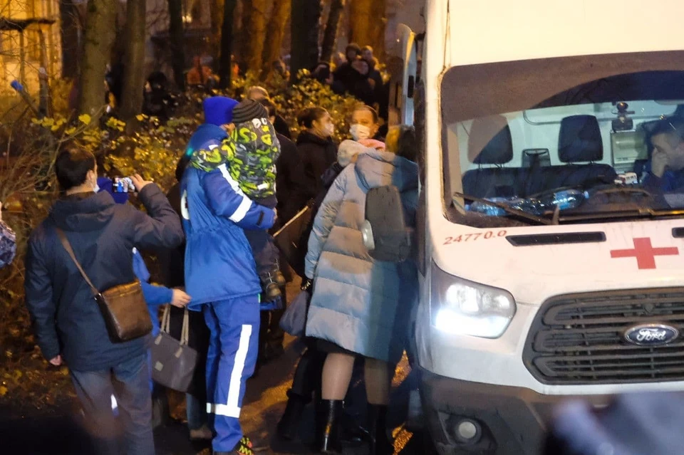 "Колпинских" детей отправят в приют, пока мать будет заниматься переездом в Архангельск.