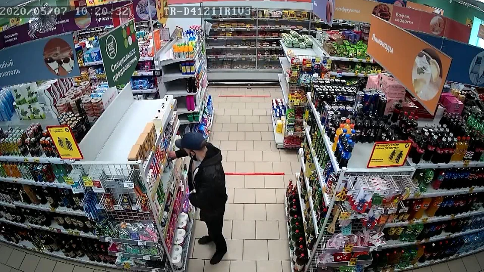 Добычей воров стали алкоголь, продукты питания и бытовая химия