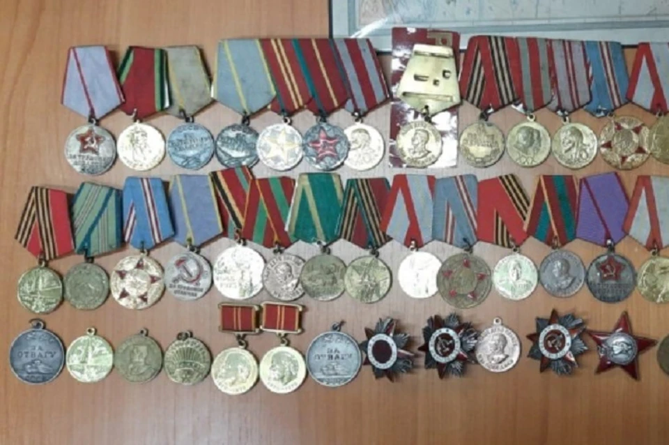 Волгоградец собрал полсотни медалей и решил их распродать.