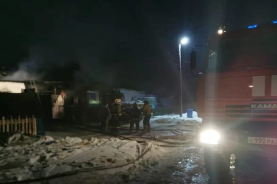 В ходе ссоры отец многодетной семьи поджег дом и погиб сам. Фото: пресс-служба ГУ МЧС по Новосибирской области