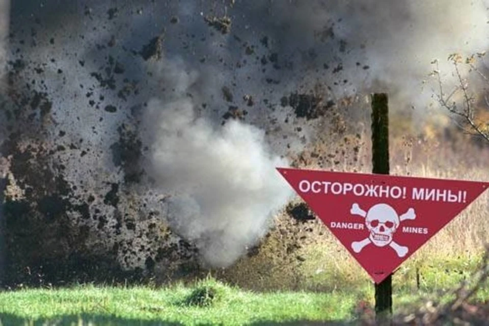 Грузовик подорвался на минном поле. Фото: Штаб "ООС"