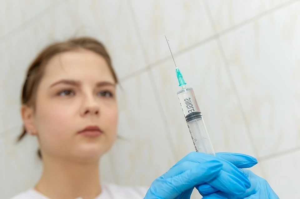 Пока вакцинации будут подлежать только люди старше 18 и моложе 60 лет.