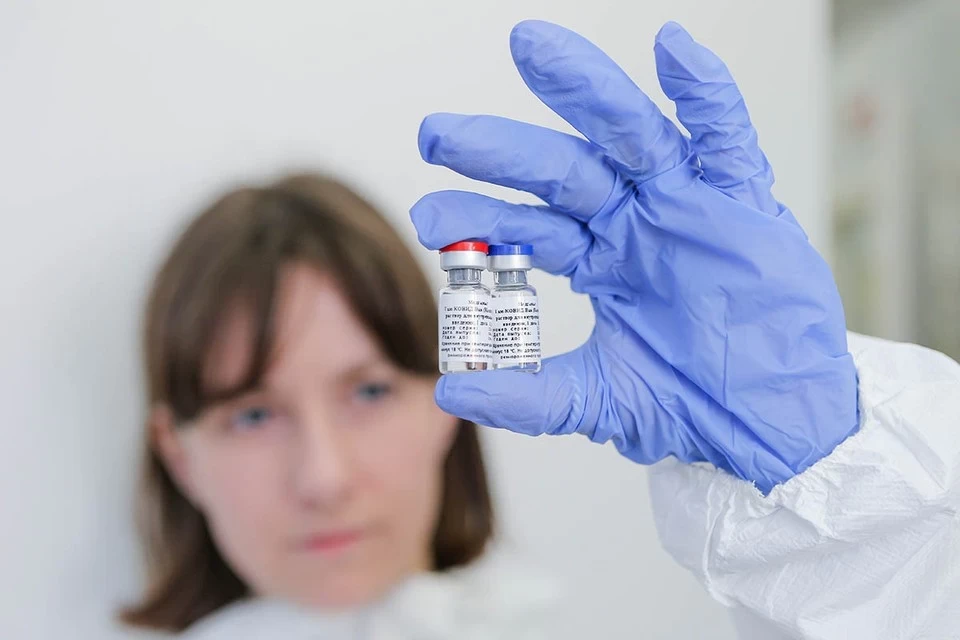 Иммунолог назвал преимущества российской вакцины перед иностранной