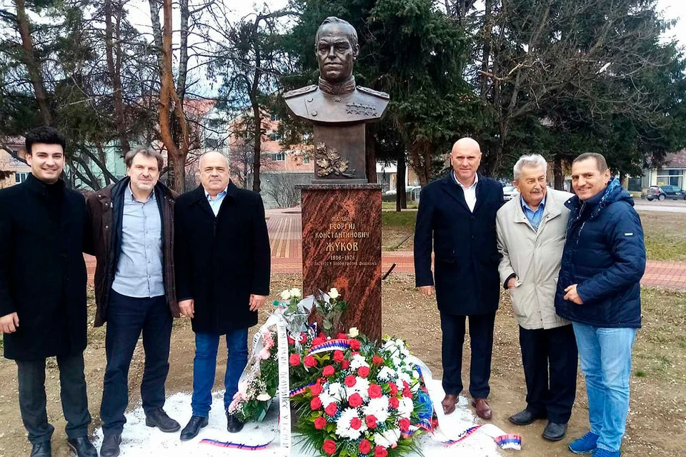 В городе Беране был открыт памятник советскому маршалу Георгию Жукову. Фото: Небойша Юшкович