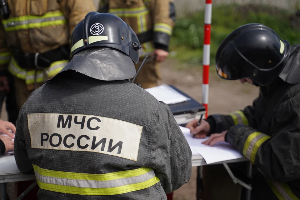 Спасатели боролись с огнем примерно двадцать минут.