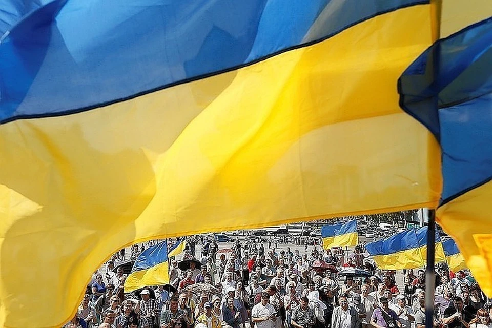 Экономист заявил о желании Киева "удушить" украинцев