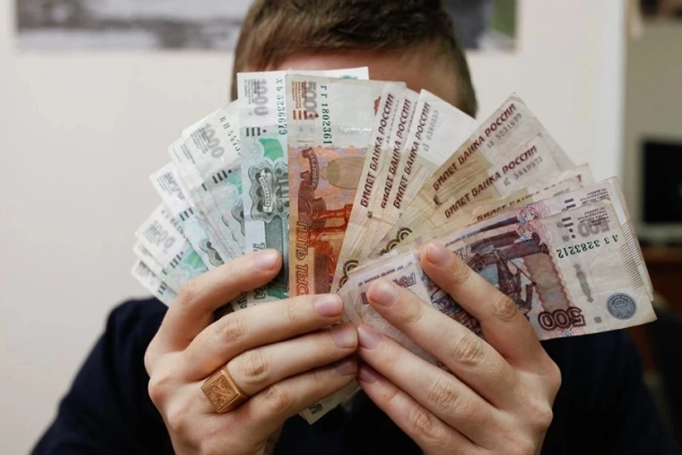 Мошенник снял с банковского счета женщины все сбережения