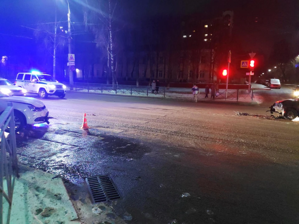 Водитель «Фольксвагена» учинила аварию в Заводском районе Орла. Фото Госавтоинспекции Орловской области.