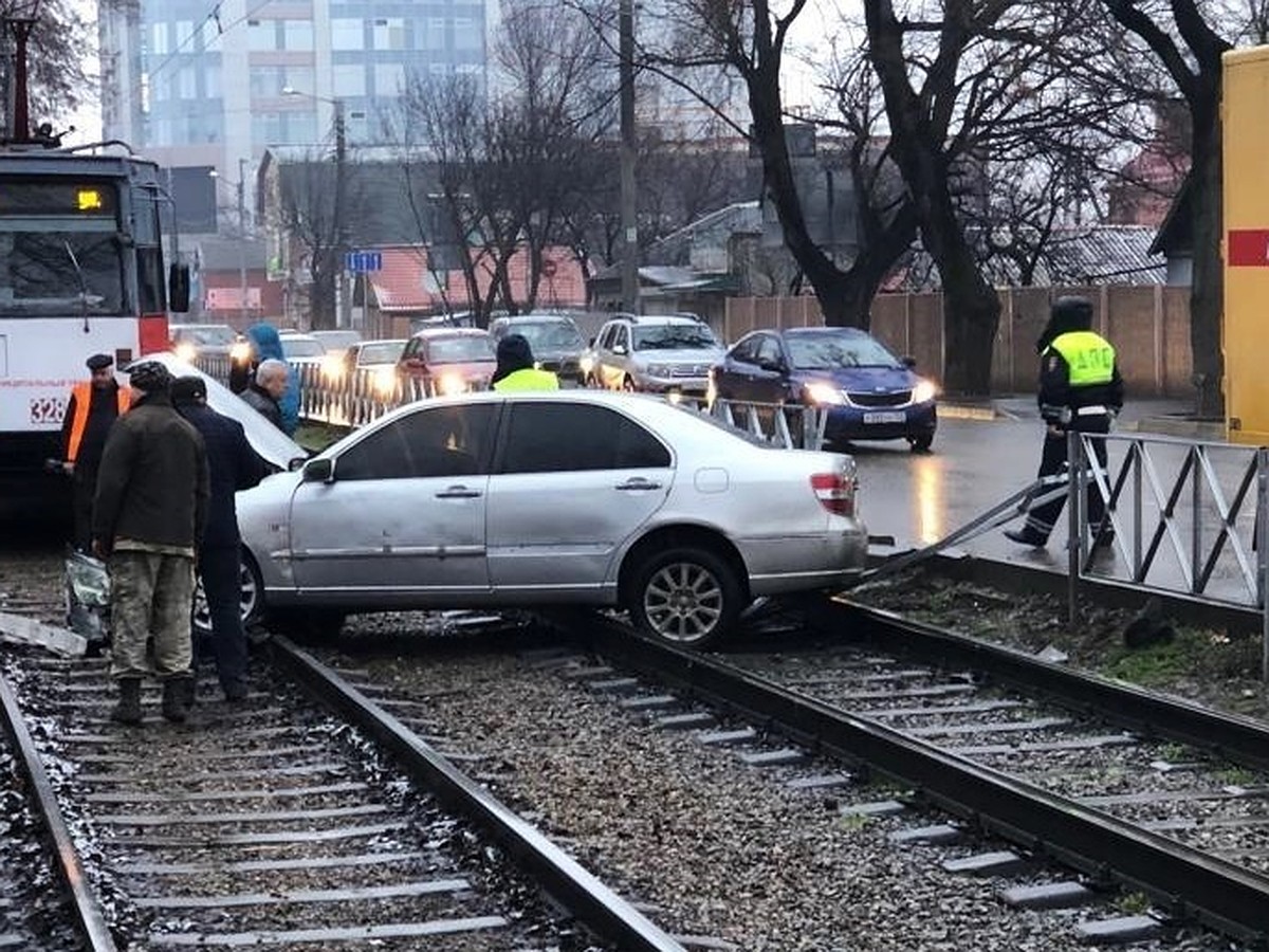 Где легко попасть в ДТП: Названы самые опасные места на дорогах Краснодара  - KP.RU