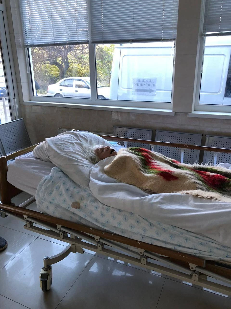 Пожилую женщину с деменцией отказались принимать в Ливадийской больнице. Фото: группа в Facebook "Честная Ялта"