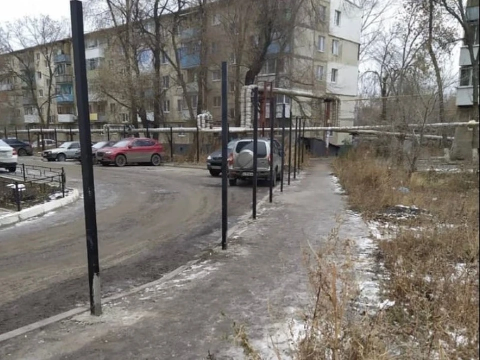 Забор у дома на улице Омская