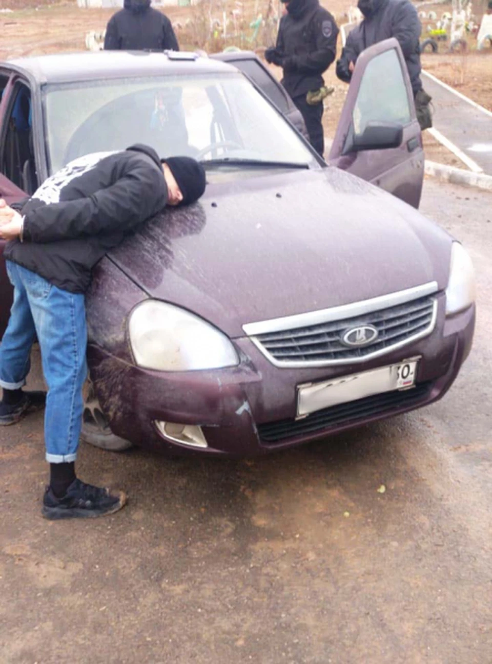 В Астрахани полицейские задержали двух мужчин с крупной партией наркотиков