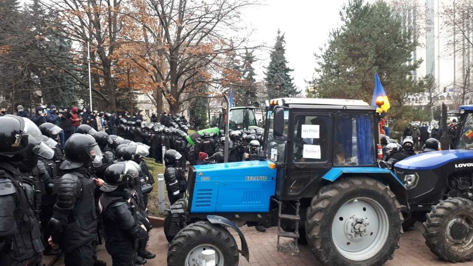 Противостояние продолжается.