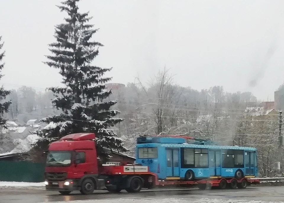 В Смоленск прибыли новые три троллейбуса из Москвы. Фото: ВКонтакте.