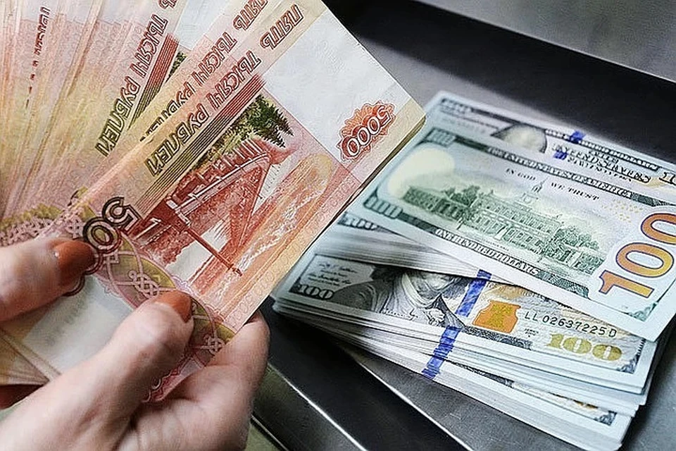 Женщина проводила операции по другим счетам