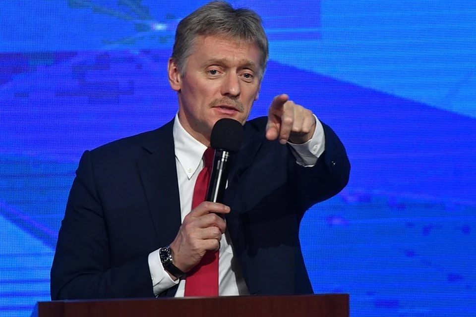 Песков отказался комментировать публикации о слежке за Навальным