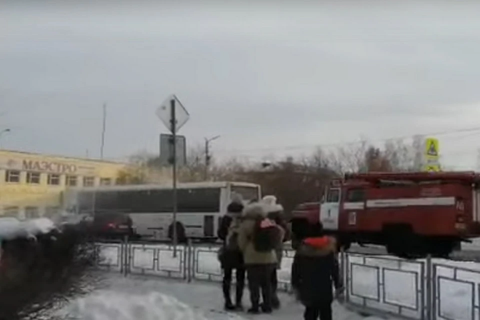 Пассажирский автобус загорелся в Кузбассе. ФОТО: vk.com, "Подслушано Белово"