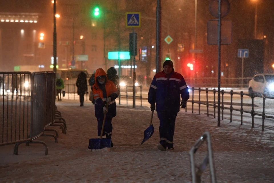 Неделя в городе. Новогодняя ночь 2021. Фото людей в Новосибирске зимой. Новогодняя забастовка. Ростов на Дону снегопад 21 декабря.