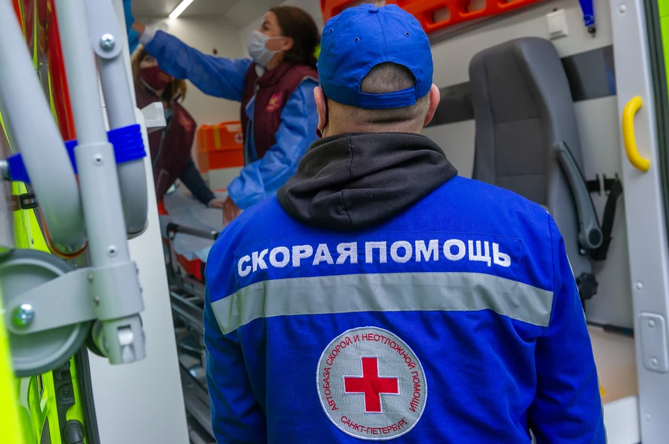Ребенка доставили в Петербург на лечение