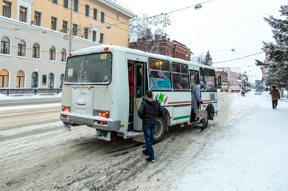 Также в Томске усилят посыпку тротуаров и остановок.