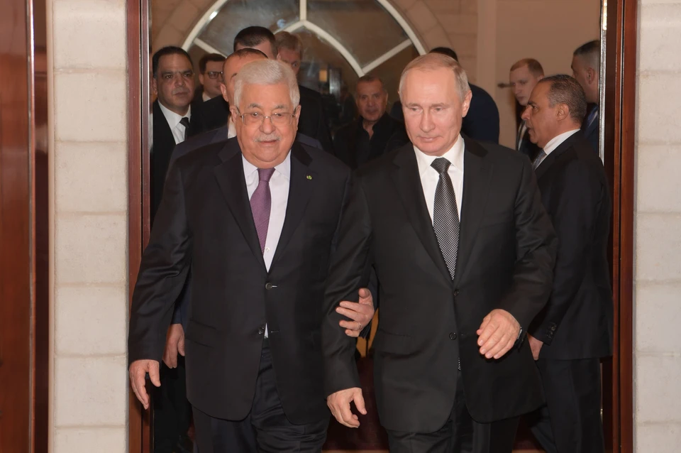 Владимир Путин обсудил с Махмудом Аббасом вероятные поставки российской вакцины в Палестину