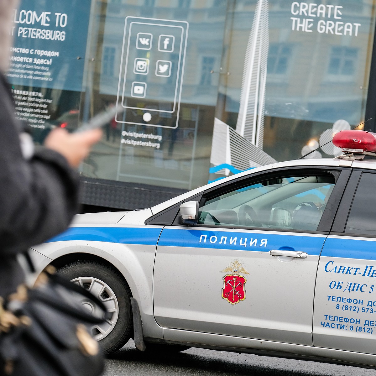 Пенсионер нашел сгнивший труп обнаженного мужчины в своей квартире в  Ленобласти - KP.RU