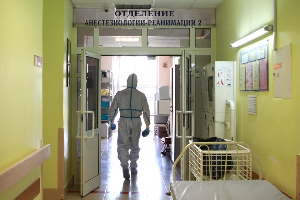 Пациент ранил ножом двух медсестер в «красной зоне» больницы в Москве