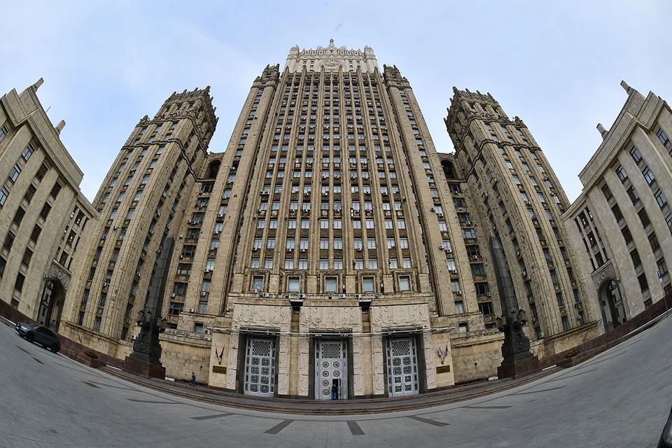 Нешуточная пропажа случилась в здании российского МИД на Смоленской-Сенной площади в Москве.