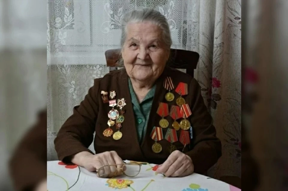 В годы войны Алефтина Николаевна служила в Москве, куда ее с двумя тысячами девушек направили вместо мужчин на ПВО. В 1945-м вернулась на Урал, где вышла замуж за капитана армии. Фото: предоставлено родственниками