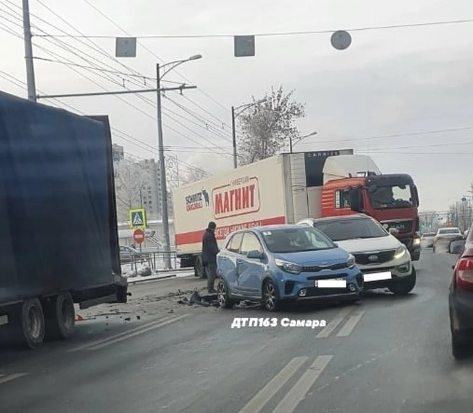 Авария произошла на Московском шоссе в Самаре